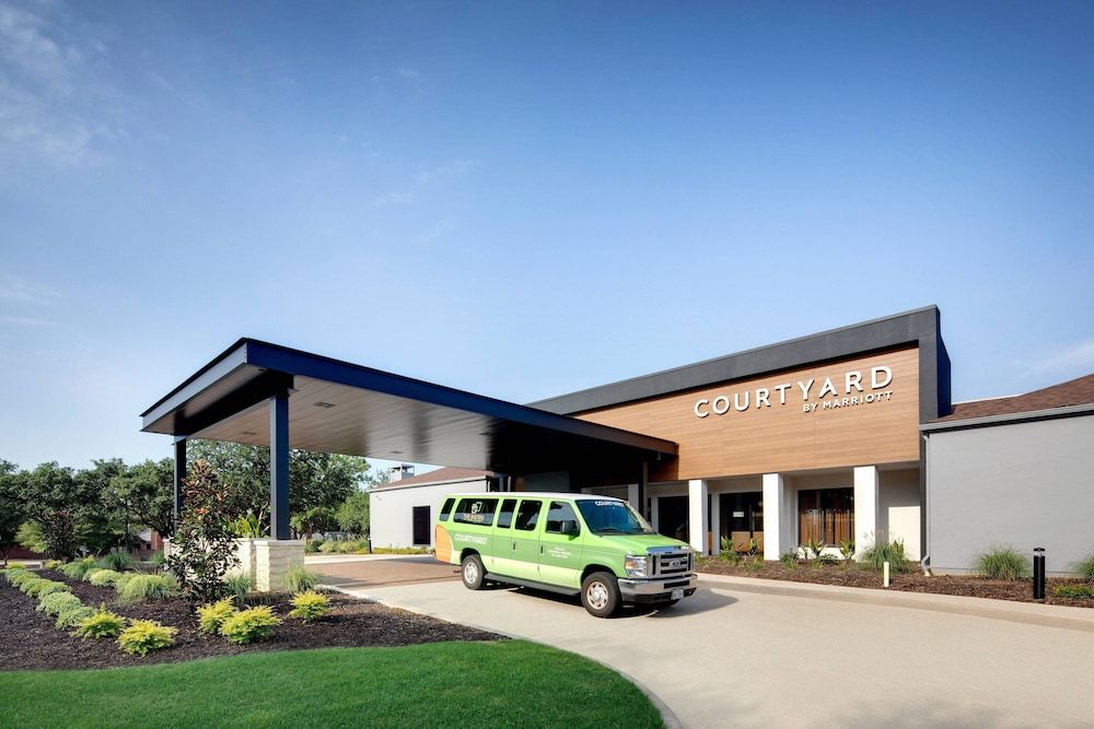 undefined Courtyard by Marriott Addison Midway 8