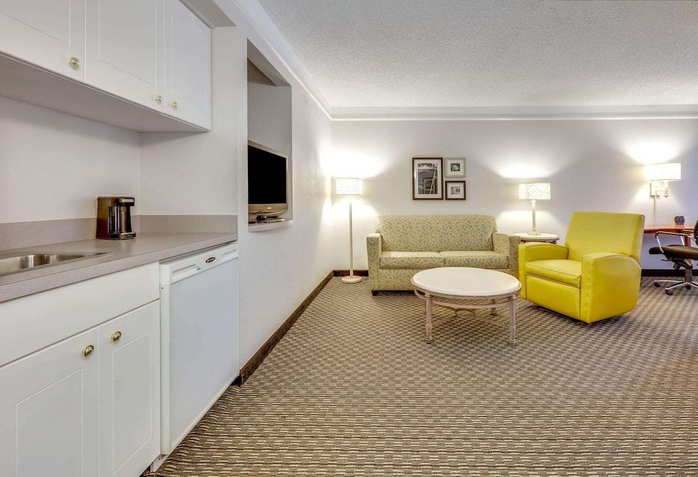 Suite, 1 King Bed, Non Smoking