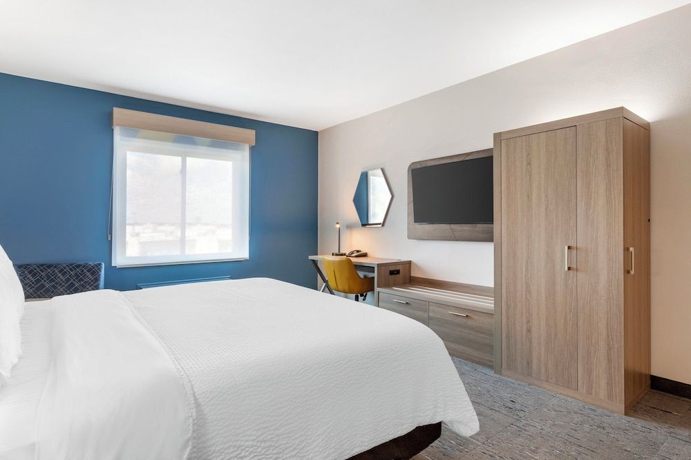 Suite, Multiple Beds, Roll-in Shower (Roll-In Shower)
