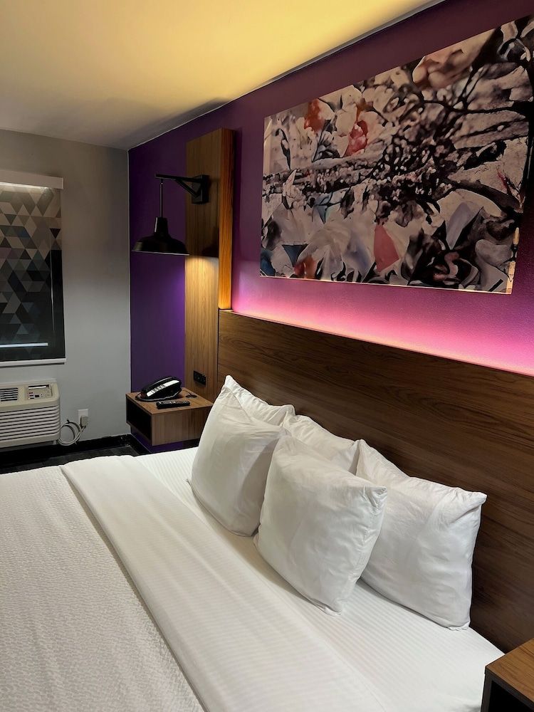 Deluxe Room, 1 King Bed, Non Smoking