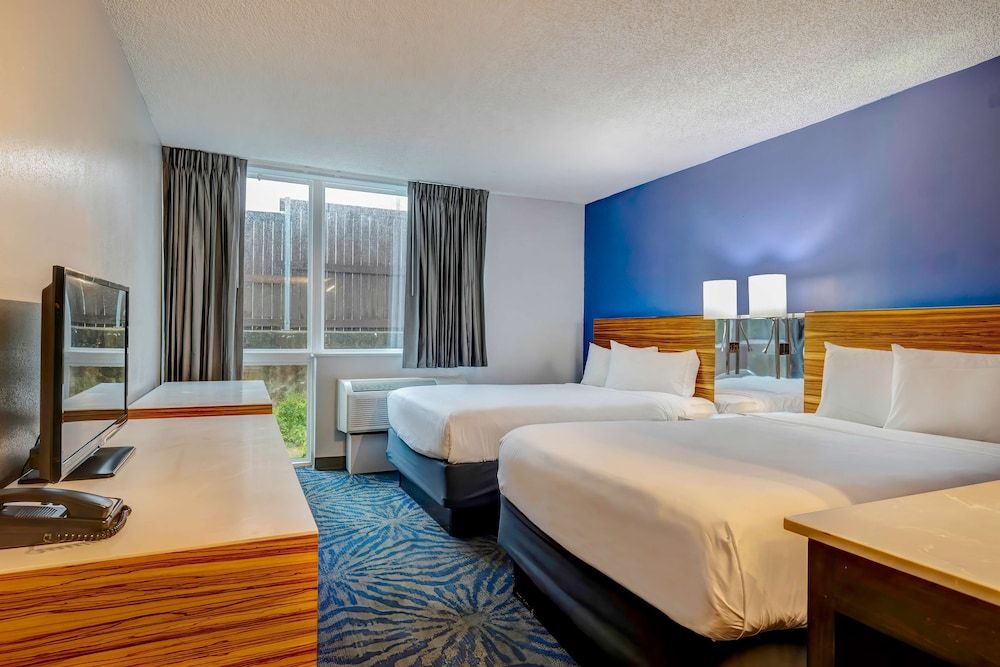 Deluxe Suite, Multiple Beds, Non Smoking, Refrigerator & Microwave