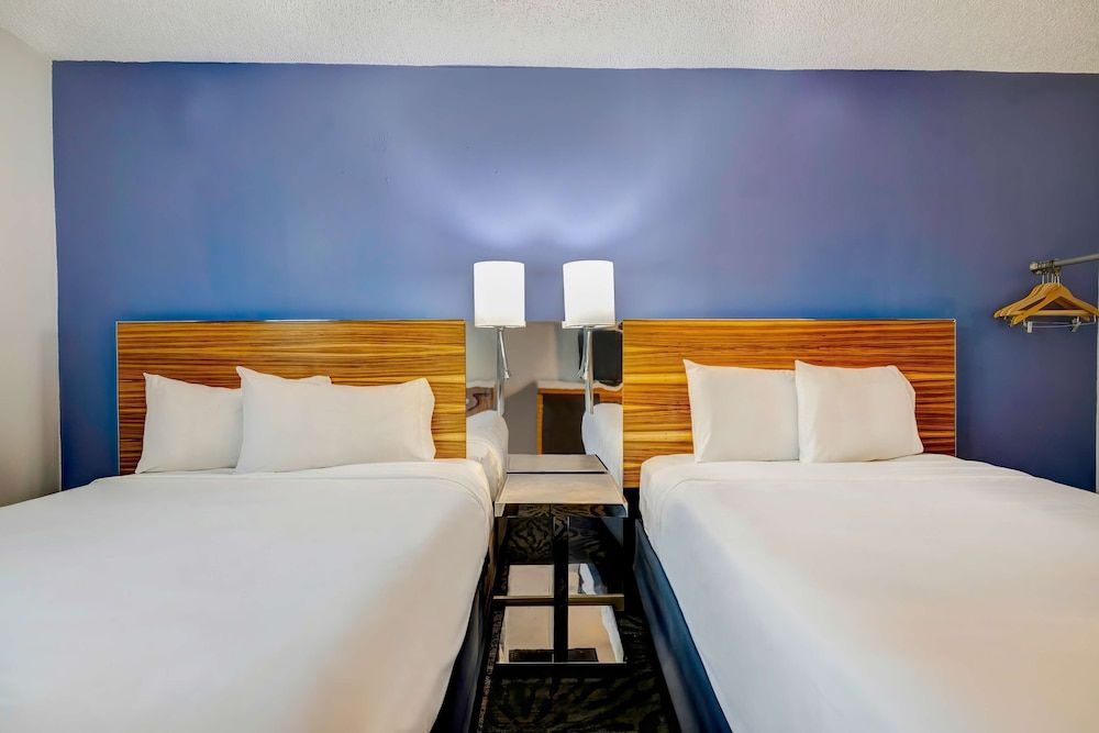 Deluxe Room, 2 Queen Beds, Non Smoking, City View