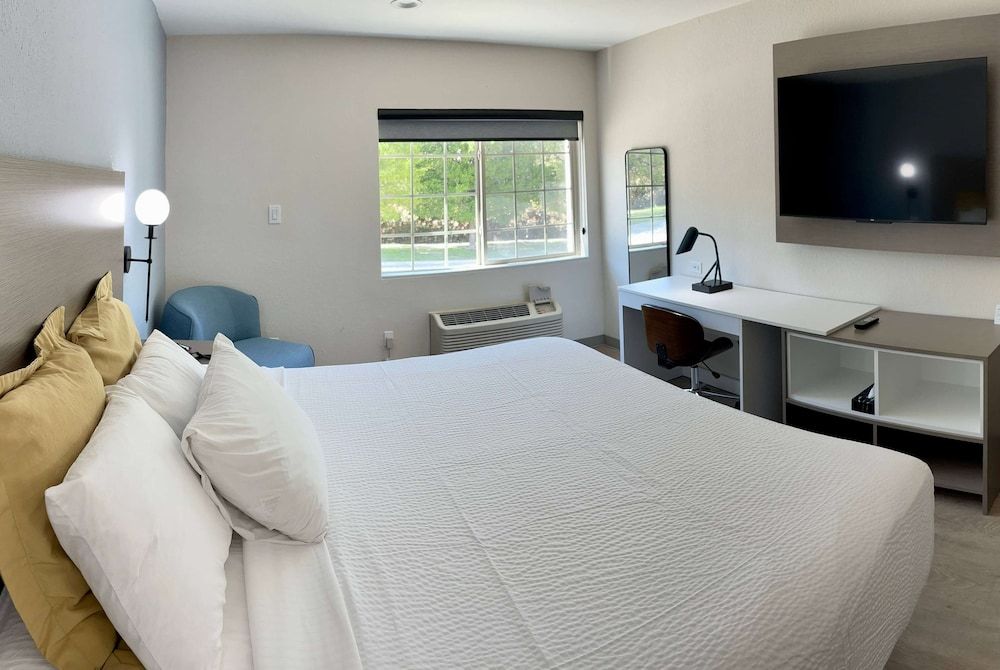 Standard Room, 1 King Bed, Accessible