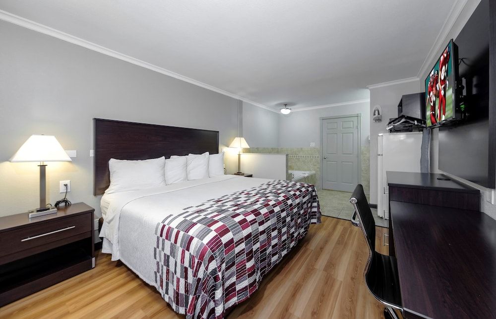 Suite, 1 King Bed, Non Smoking, Jetted Tub
