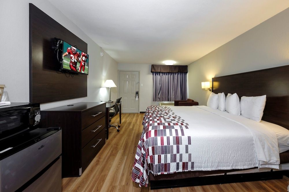 Deluxe Room, 1 King Bed, Accessible, Non Smoking (Roll In Shower)