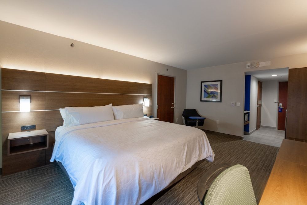 Standard Room, 1 King Bed