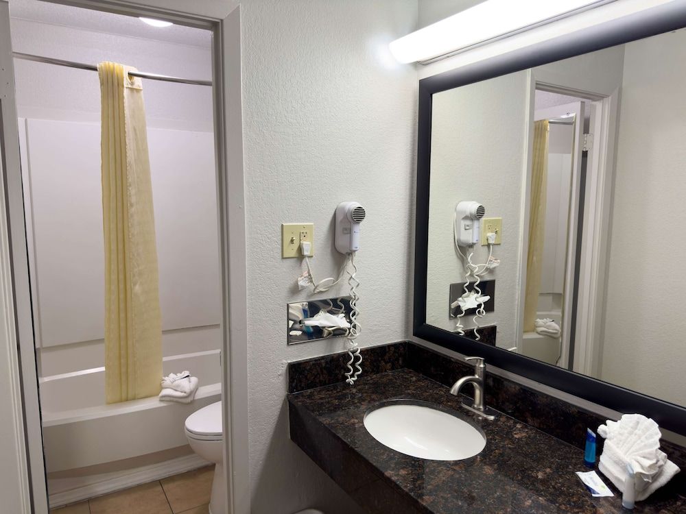 undefined Americas Best Value Inn Austin University 8