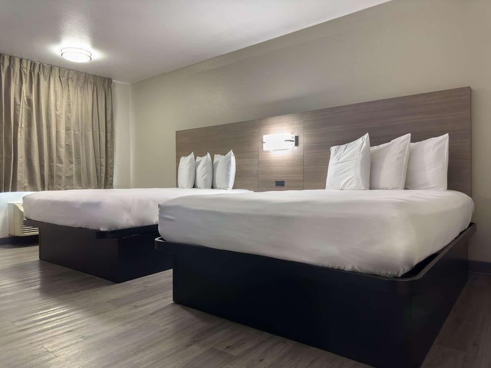 undefined Americas Best Value Inn Austin University 4