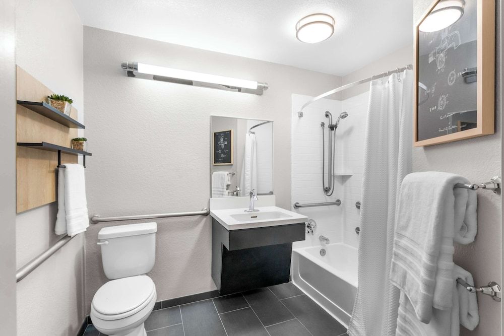 Sonesta Simply Suites Austin South Studio Suite, 1 Queen Bed, Accessible (Mobility Tub) 7