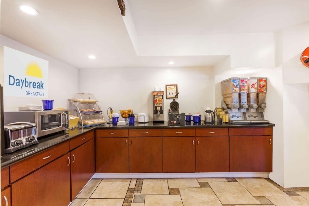 undefined Days Inn by Wyndham Austin/University/Downtown 7