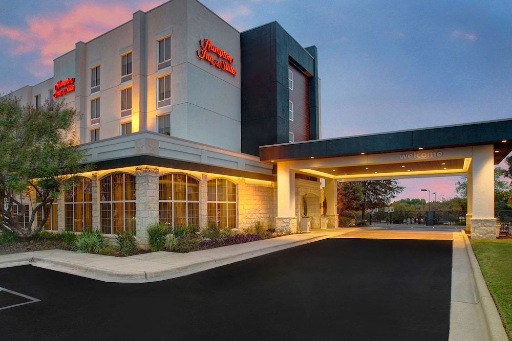 undefined Hampton Inn & Suites Austin-Airport 6