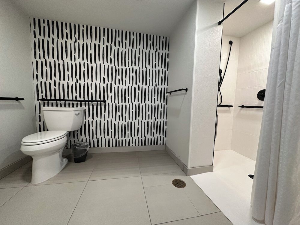 Atwell Suites Austin Airport by IHG Room, 2 Queen Beds, Accessible (Mobility, Roll-In Shower) 5