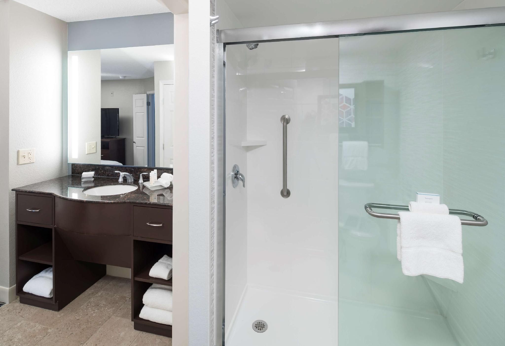 1 KING 2 DBL BEDS 2 BDRM 2 BATH SUITE NONSMOK