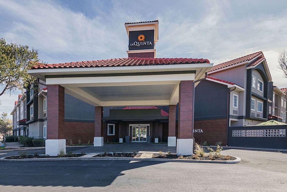 undefined La Quinta Inn & Suites by Wyndham Austin Near The Domain 6