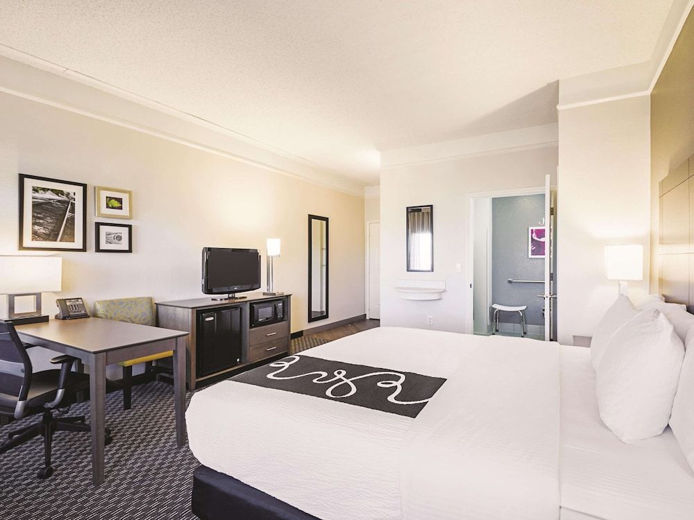 undefined La Quinta Inn & Suites by Wyndham Austin Near The Domain 2