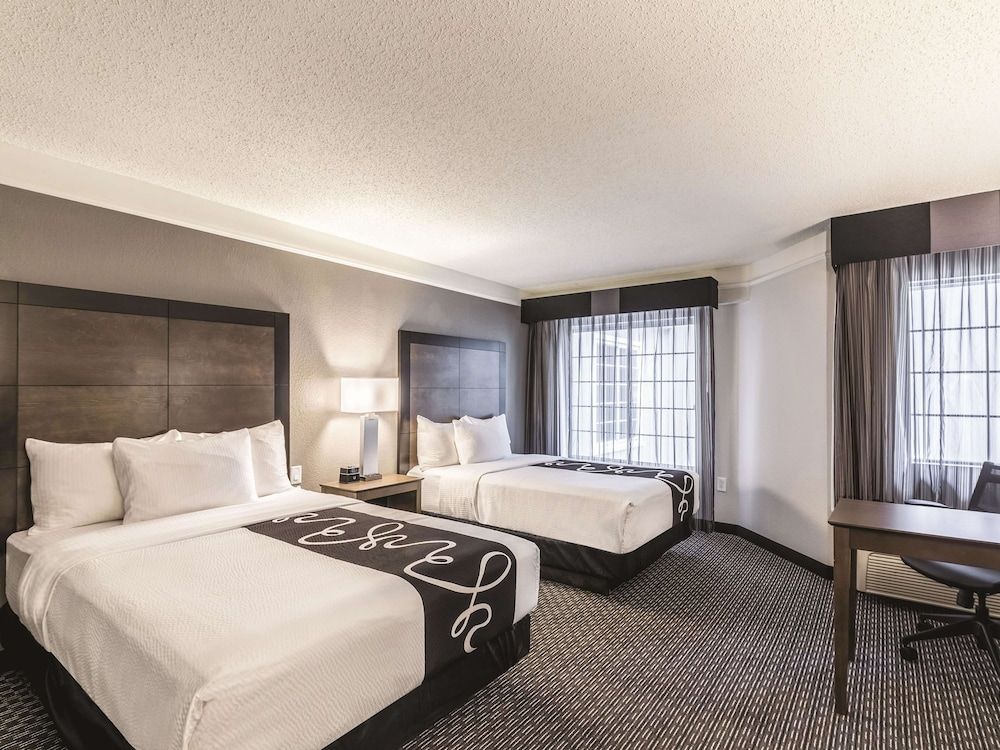 La Quinta Inn & Suites by Wyndham Austin Near The Domain Room, 2 Double Beds, Non Smoking (Various Views) 2