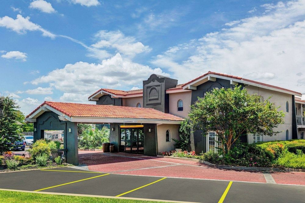 undefined Baymont by Wyndham Austin University Area 8