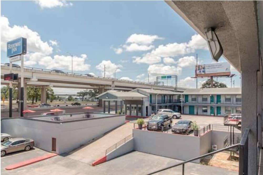 undefined Motel 9 University-Downtown 9