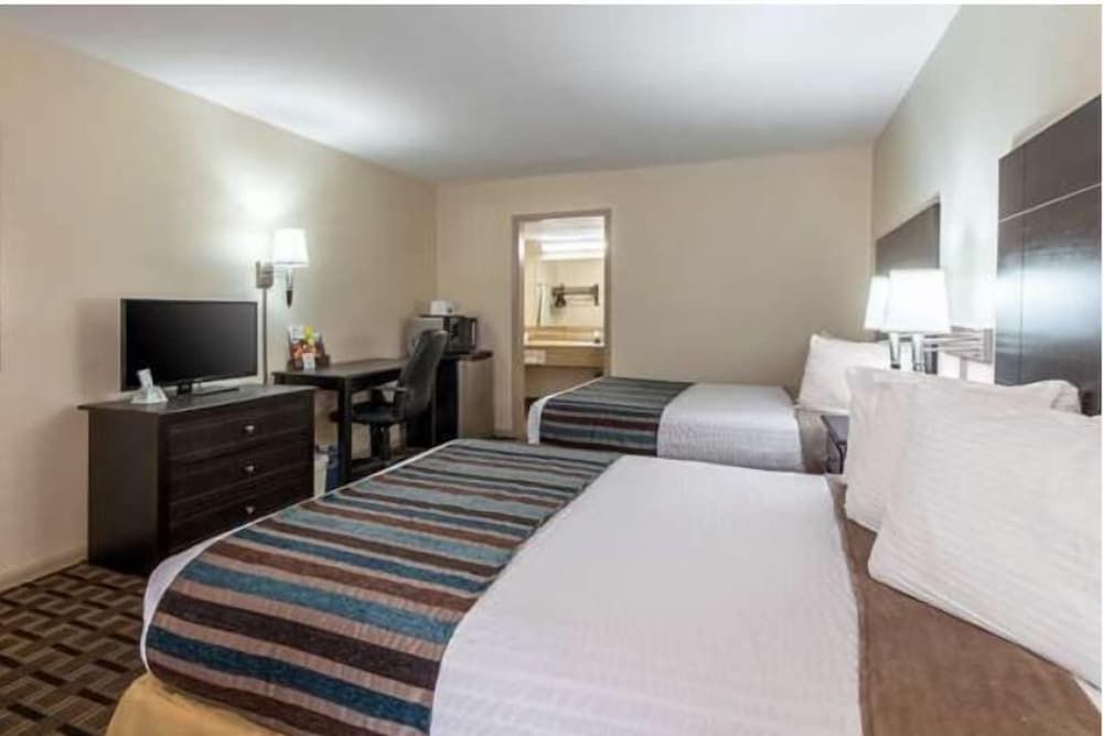 undefined Motel 9 University-Downtown