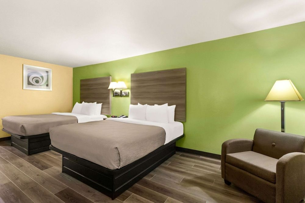 Standard Room, 2 Queen Beds, Non Smoking (Dog-Friendly)