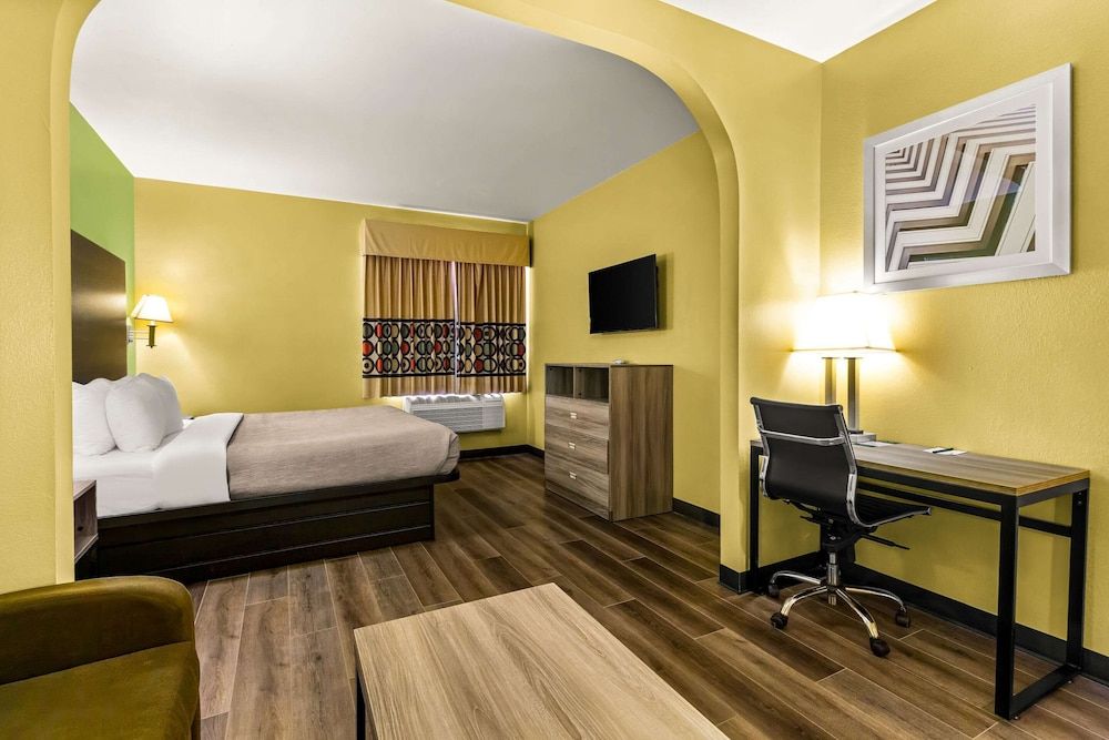 Quality Inn Bay City TX Standard Room, 1 King Bed, Non Smoking