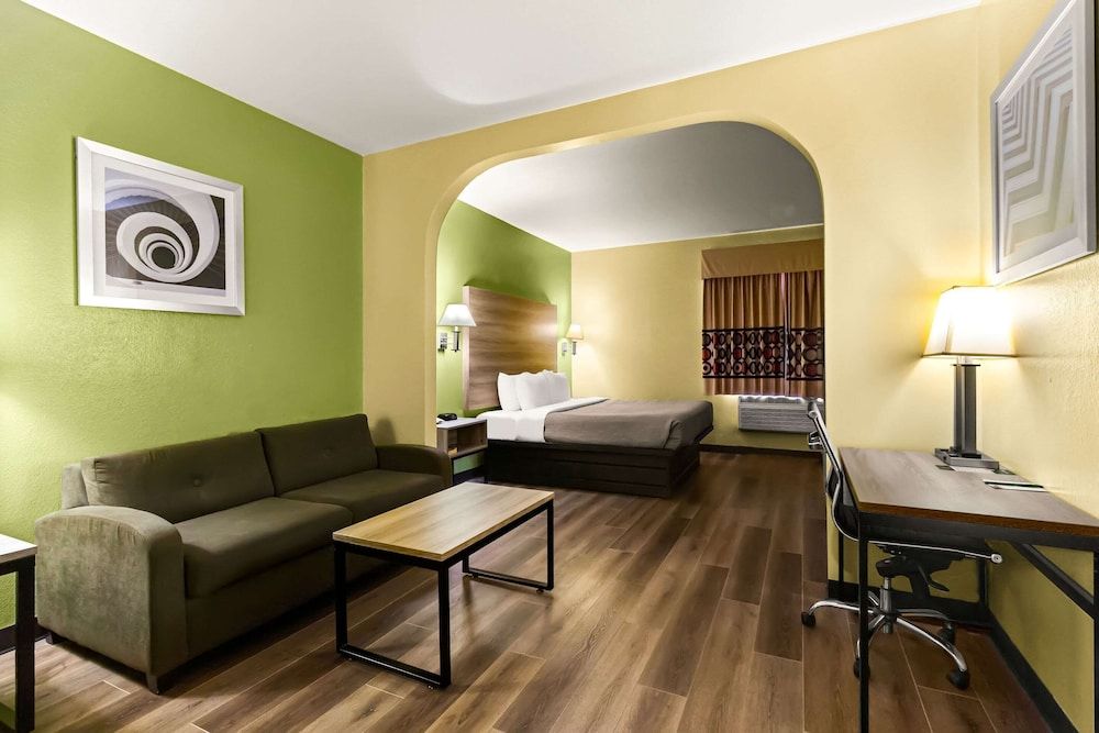 Quality Inn Bay City TX Standard Room, 1 King Bed, Non Smoking 7