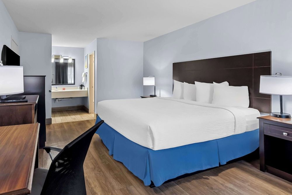 Standard Room, 1 King Bed, Non Smoking