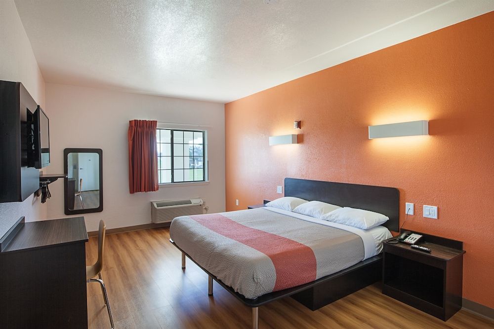 Deluxe Room, 1 King Bed, Accessible, Non Smoking