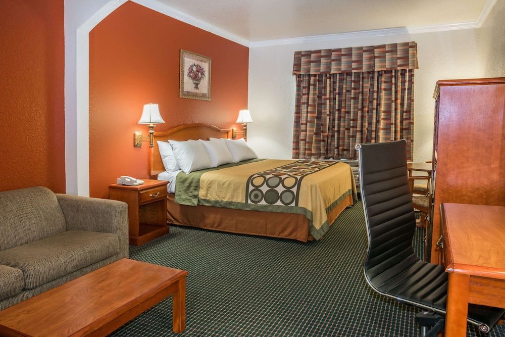 Deluxe Room, 1 King Bed, Accessible, Non Smoking (Mobility,Roll-In Shower)