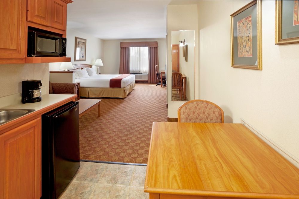 Suite, 1 King Bed, Jetted Tub