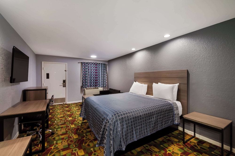 Americas Best Value Inn Buda Austin S Room, 1 King Bed, Smoking