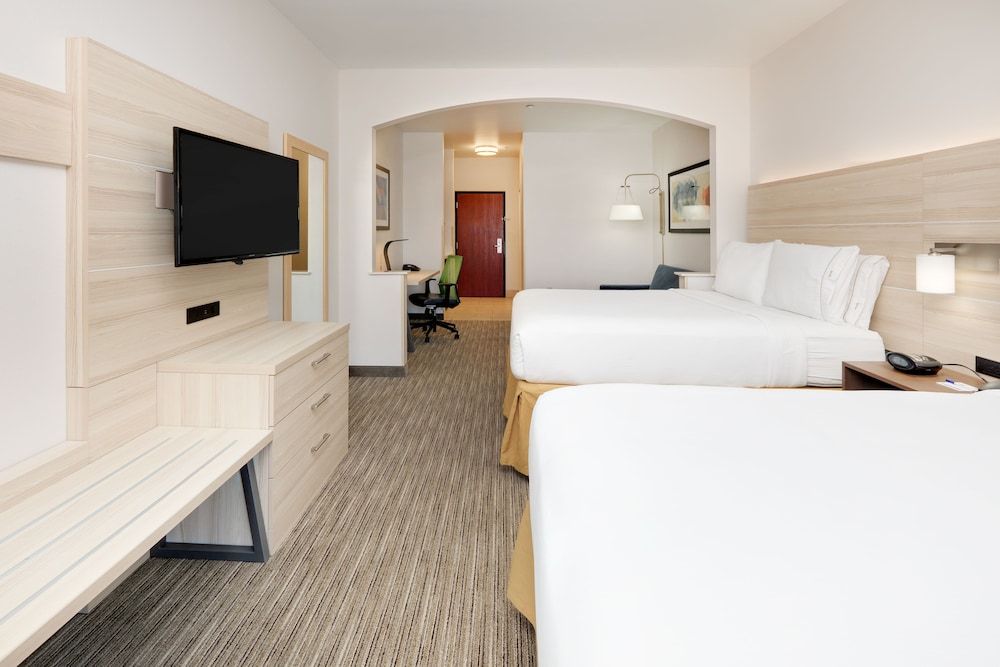Standard Room, 2 Queen Beds, Accessible (Comms, Mobil, Access Tub)