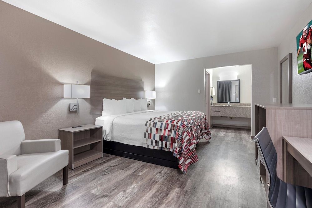 Deluxe Room, 1 King Bed, Smoking