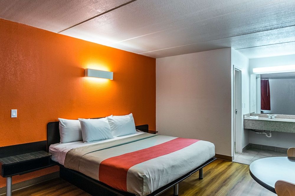 Deluxe Room, 1 King Bed, Accessible, Non Smoking