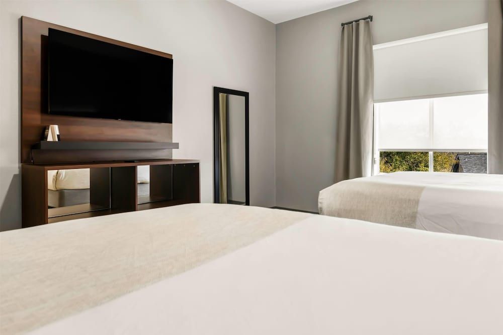 Suite, Multiple Beds, Accessible, Kitchen (Mobility/Non Smoking)