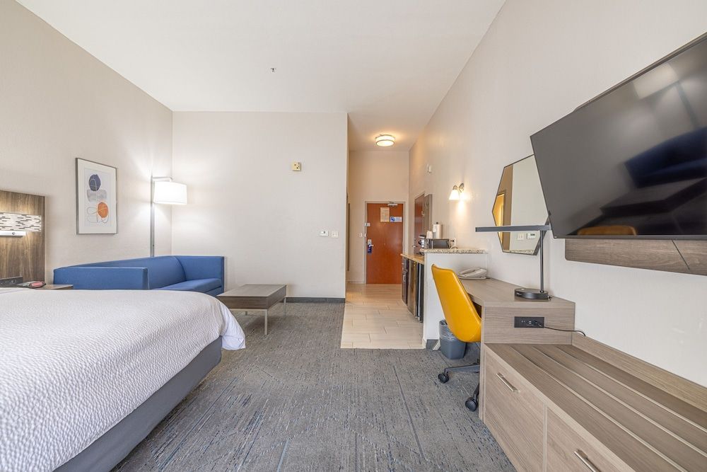 Suite, 1 Bedroom, Accessible (Comm, Mobil, Access Tub)