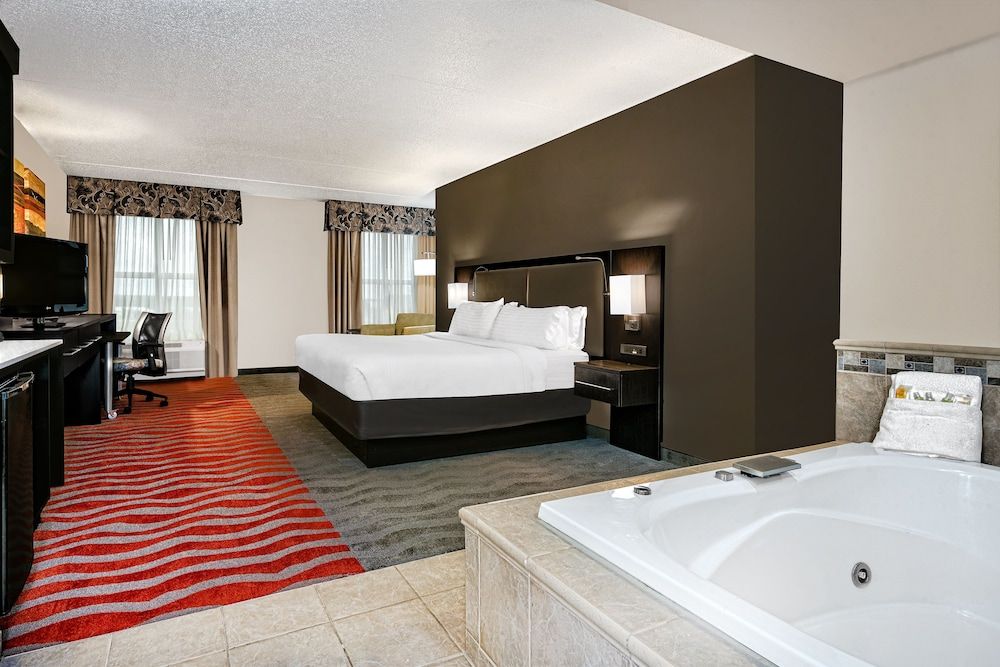 Standard Room, 1 King Bed, Jetted Tub
