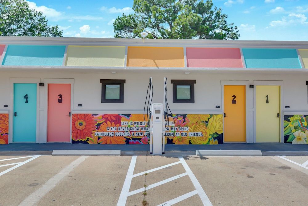 Electric vehicle charging station