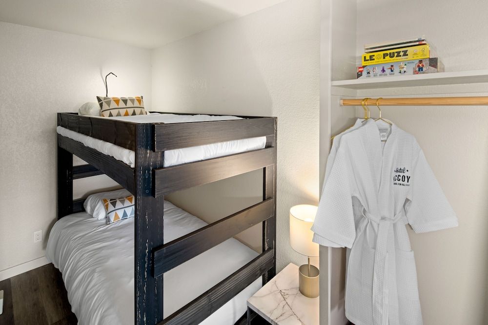 Hotel McCoy - Art, Libations, Pool Society Family Room 2