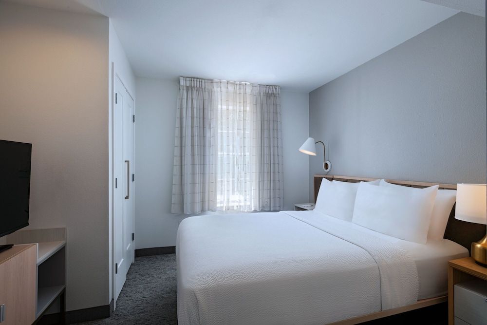 Suite, 2 Bedrooms, Corner