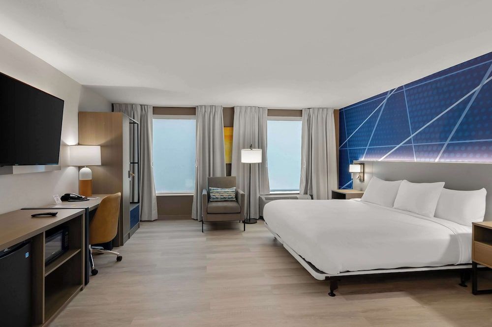 Suite, 1 King Bed with Sofa bed, Non Smoking