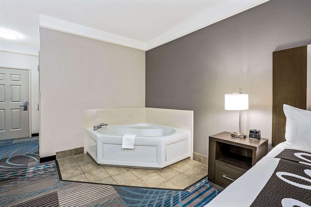 Deluxe Room, 1 King Bed, Non Smoking