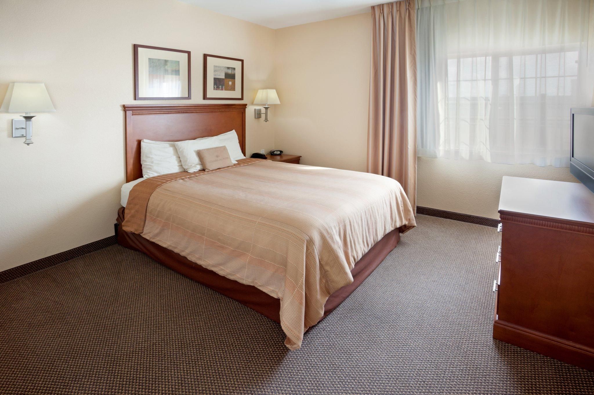 1 Bedroom 1 Queen Mobility Accessible Tub Non-Smoking