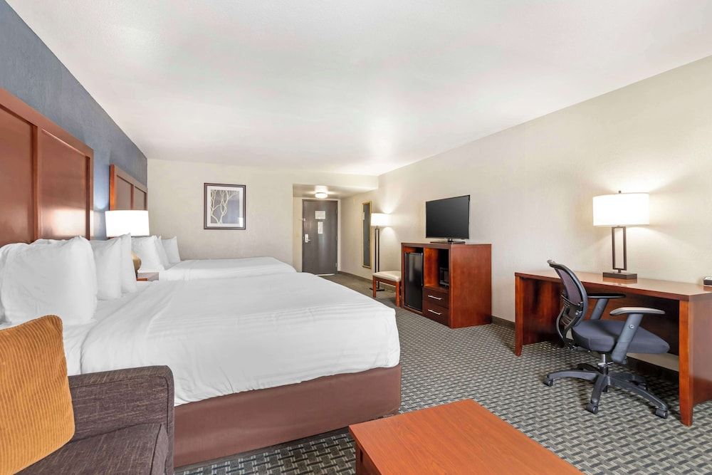 Standard Room, Multiple Beds, Non Smoking, Refrigerator & Microwave