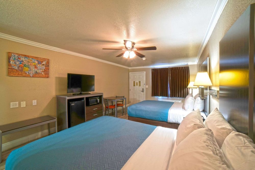 Room, 2 Queen Beds, Accessible, Non Smoking