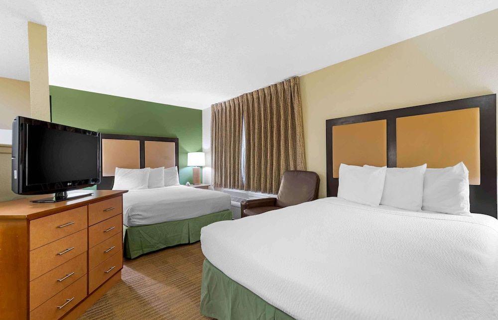 Deluxe Studio, Multiple Beds, Hearing Accessible, Non Smoking