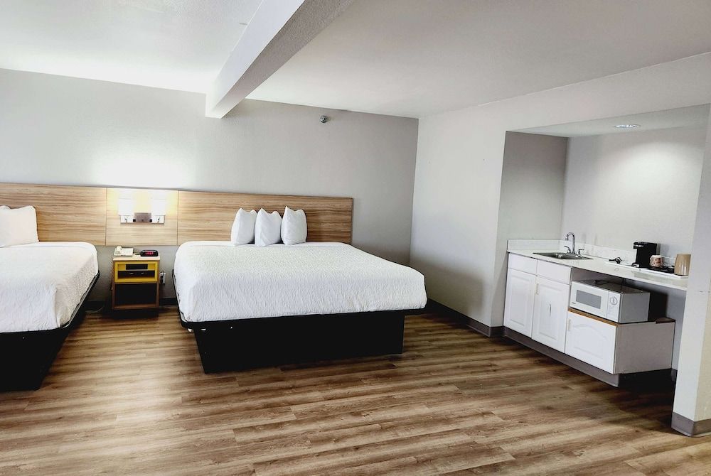 Suite, Non Smoking (2 King Beds)