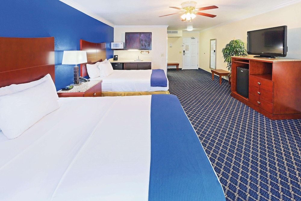 Deluxe Suite, 2 Queen Beds, Non Smoking