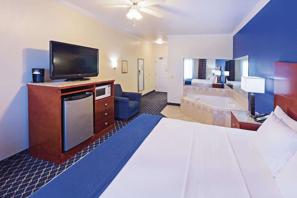 Deluxe Room, 1 King Bed, Non Smoking
