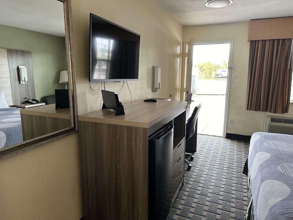 Day Star Dallas South Standard Room, 1 King Bed 7